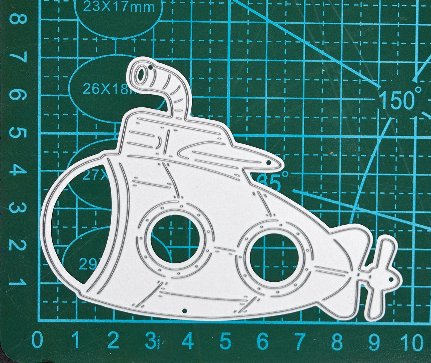 Submarine metal cutting die size reference on cutting mat for papercrafts