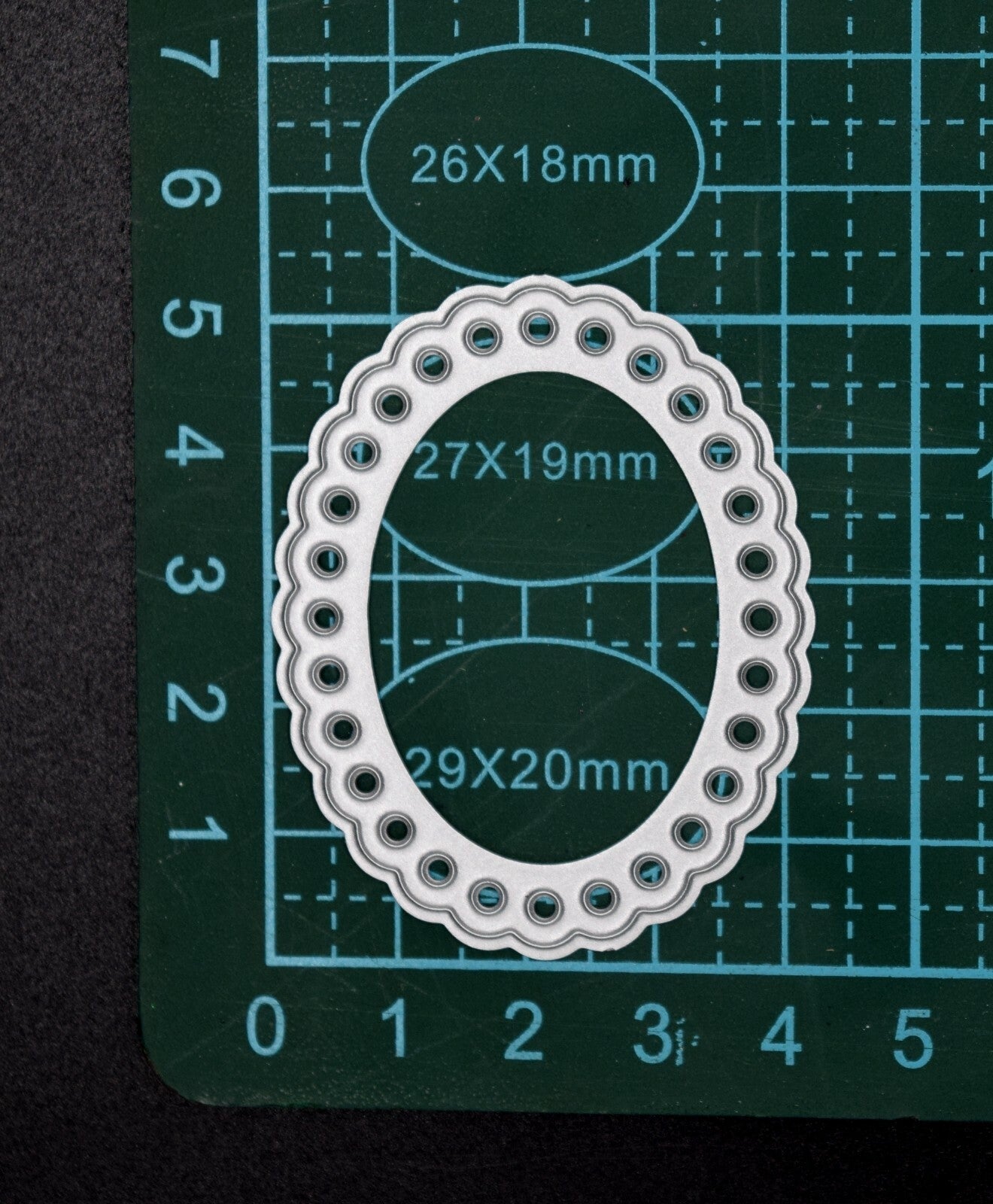 Large Nest of 8 Scallop Edged Oval Metal Cutting Dies, Card Making, Crafts H7
