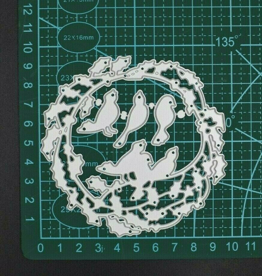 Holly Wreath with Birds Metal Cutting Die , Card Making, Scrapbooking B9