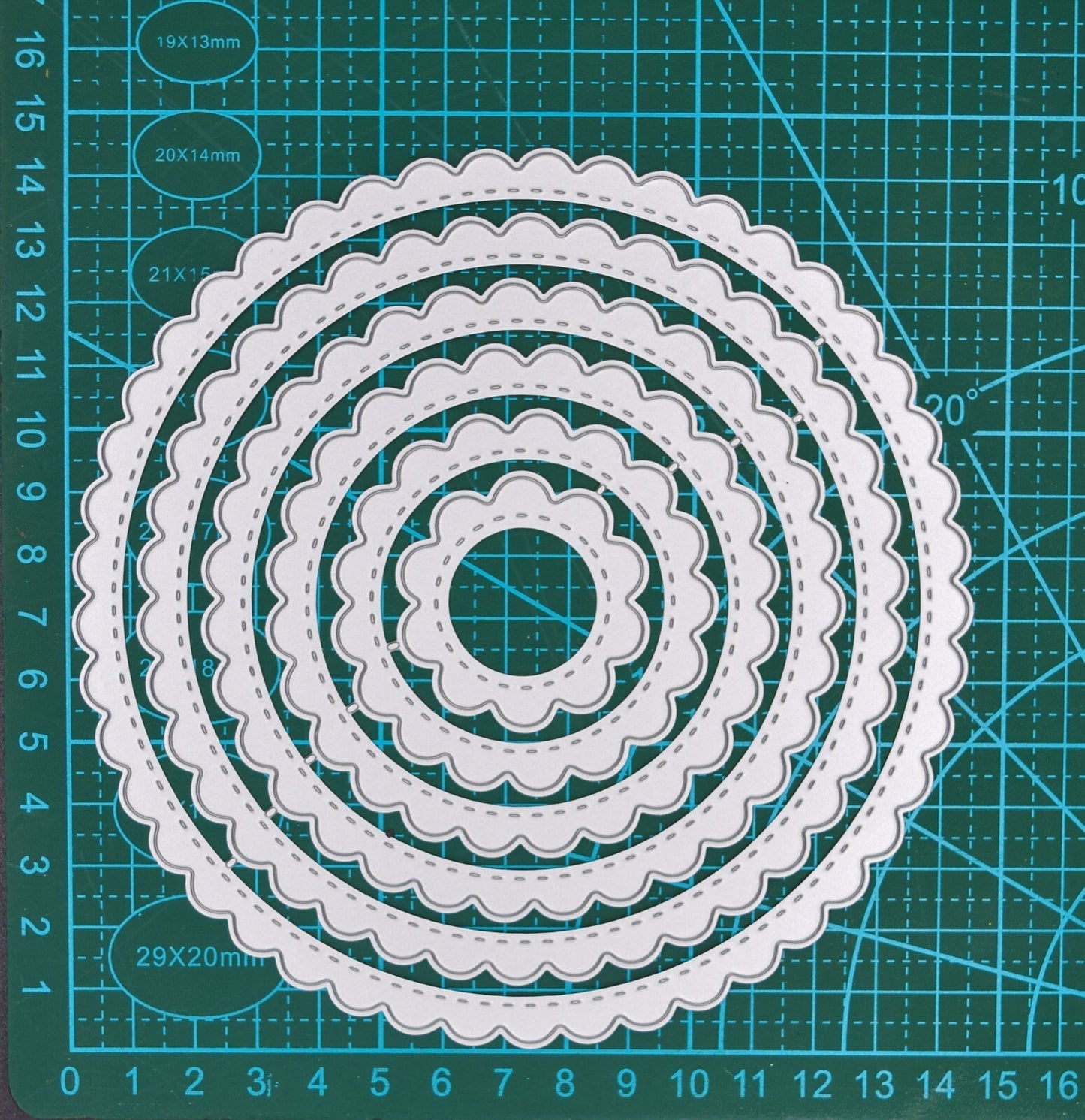 Large Nest of 6 Circle Scallop + Stitch Patterned Metal Cutting Dies, Round, I6