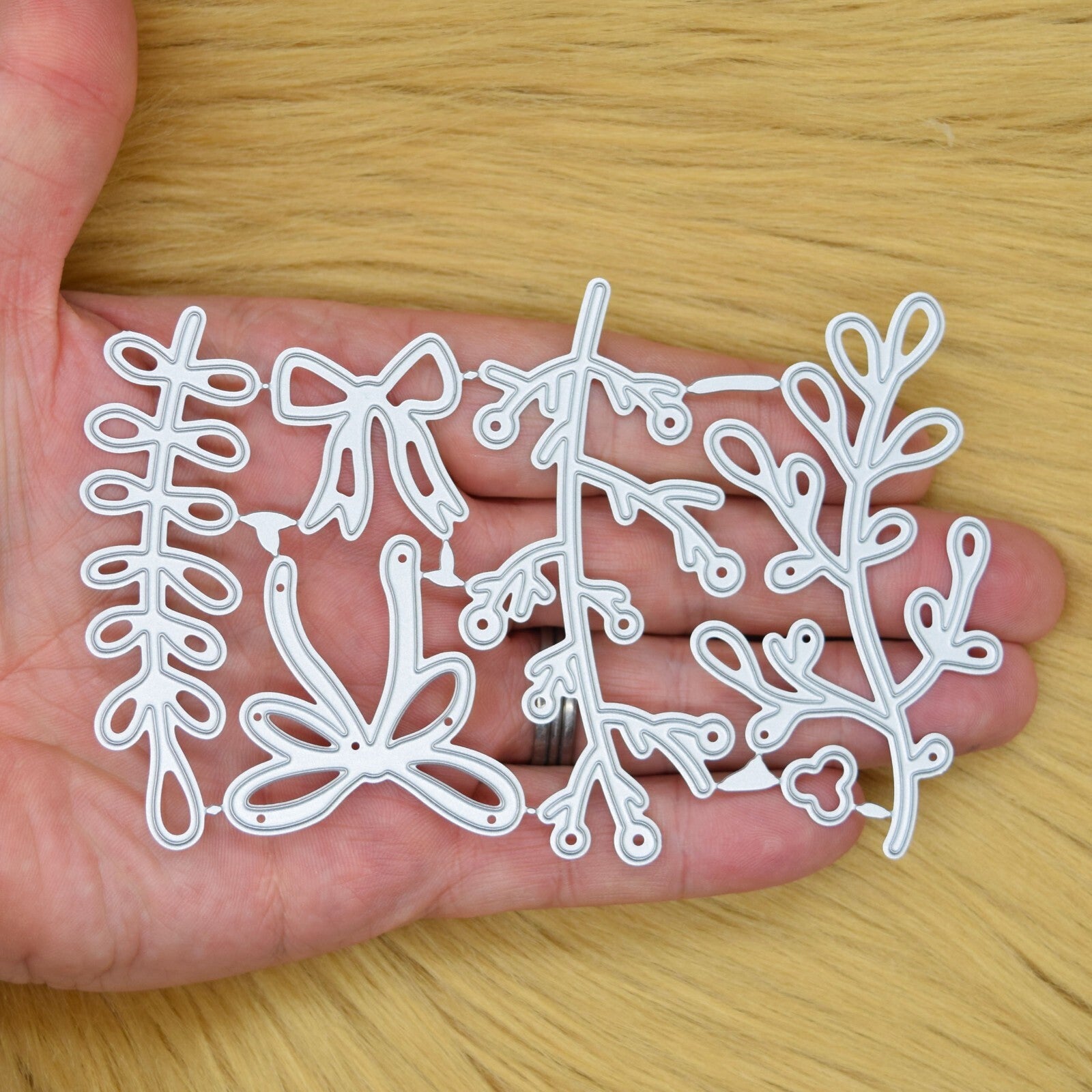 6 Piece Mistletoe & Bow Metal Cutting Die Set, Card Making, Paper Crafts, E7