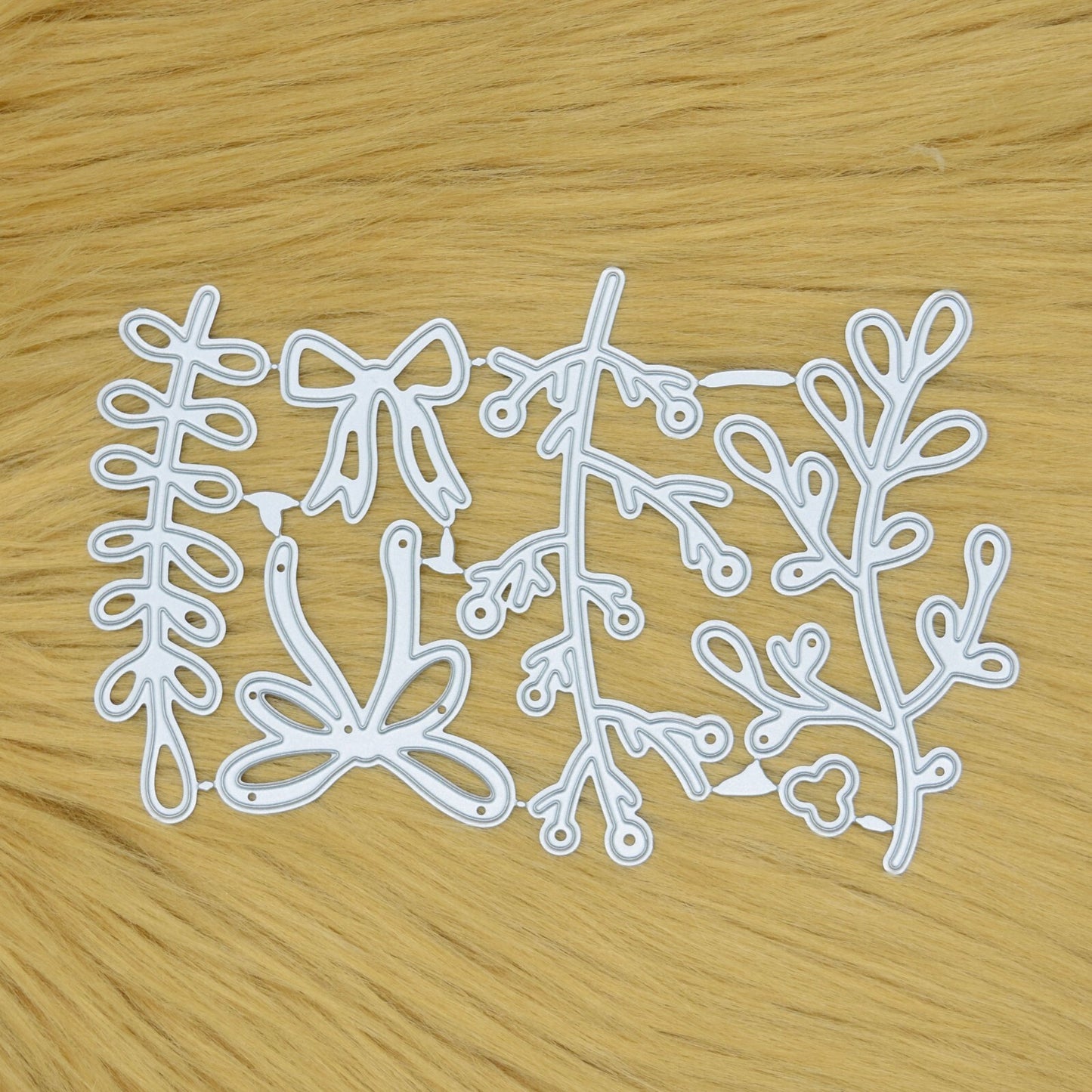 6 Piece Mistletoe & Bow Metal Cutting Die Set, Card Making, Paper Crafts, E7