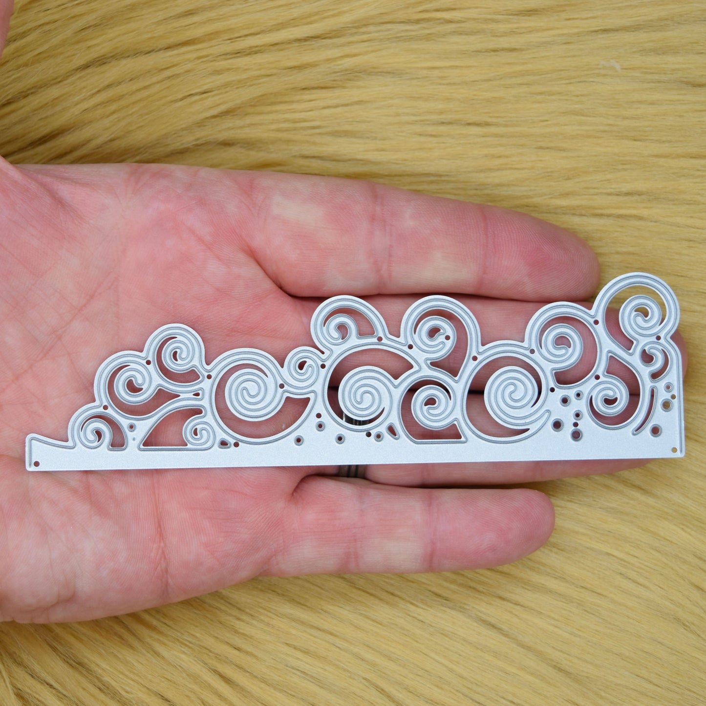 Swirly Waves Border Metal Cutting Die – Decorative Edging