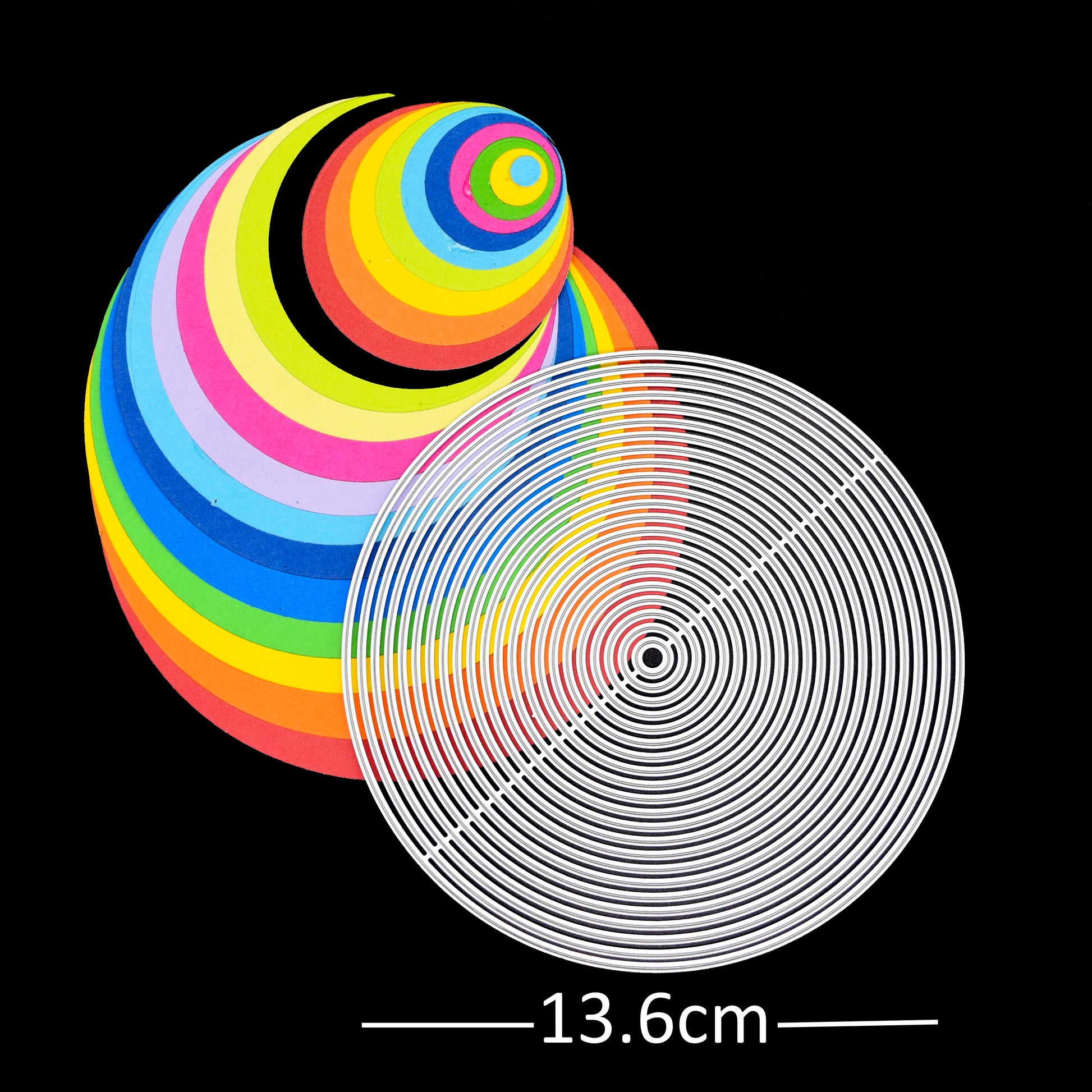 Circle nesting metal cutting dies with size reference showing 13.6 cm diameter