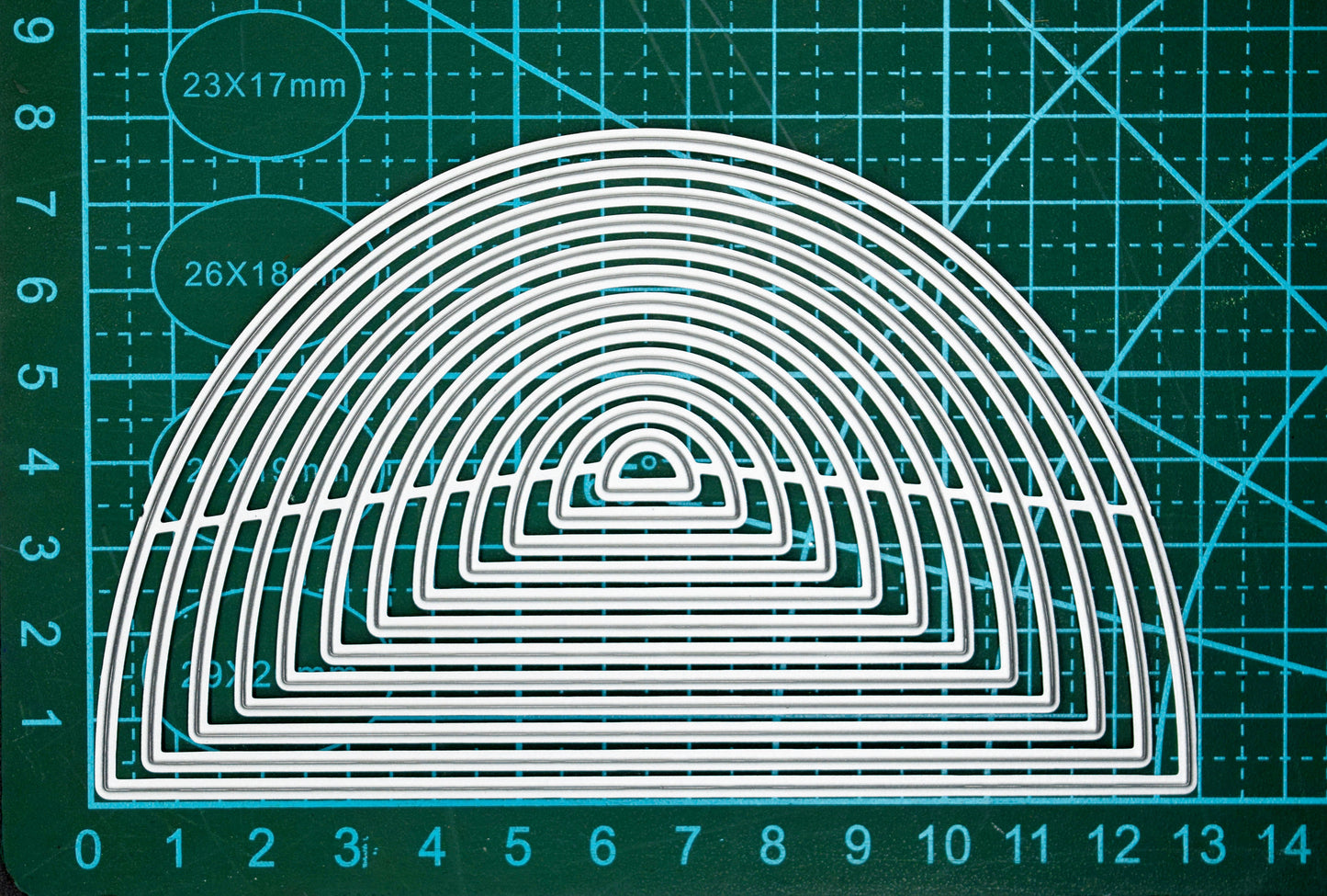 Nesting semicircle metal cutting dies size reference on cutting mat