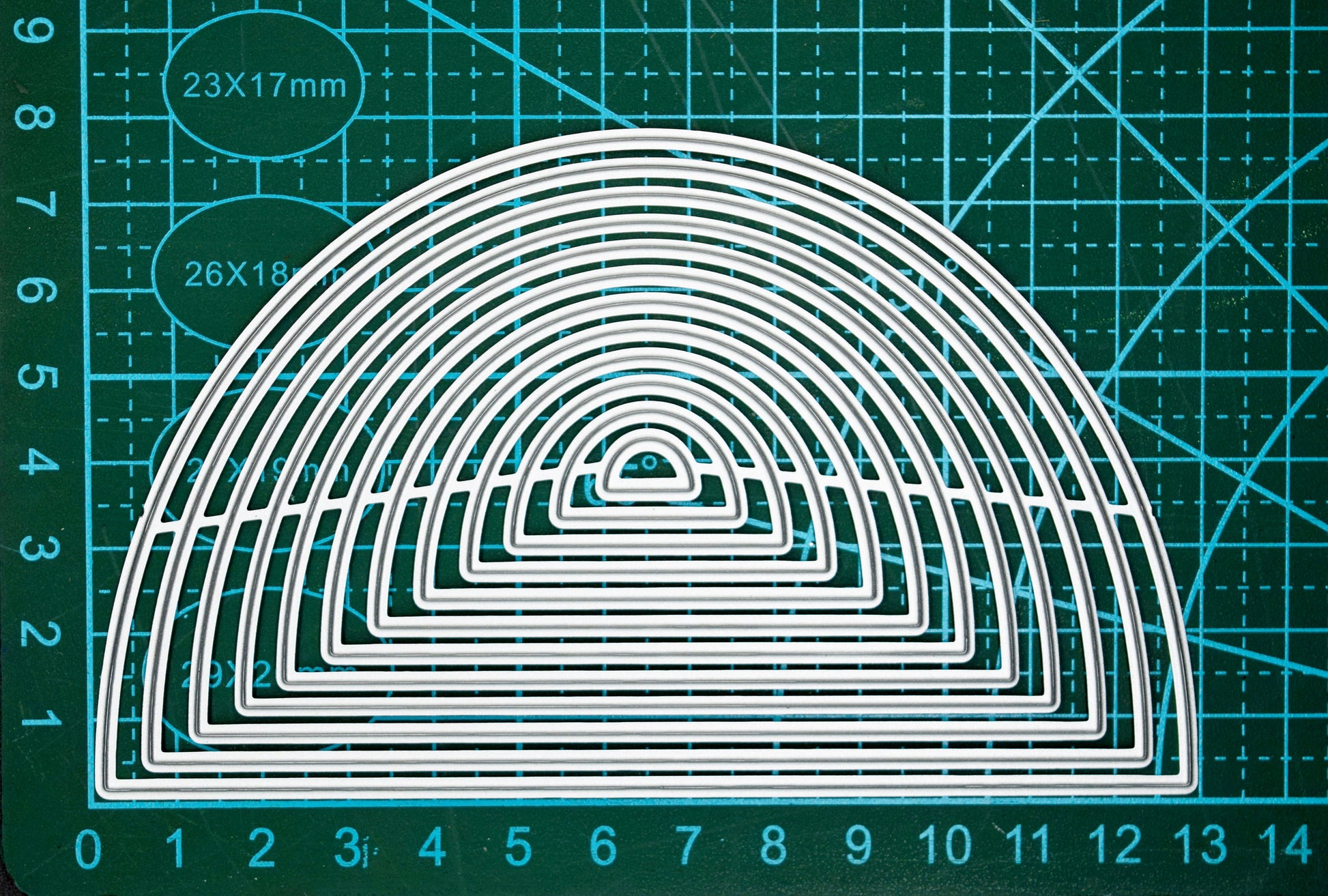 Nesting semicircle metal cutting dies size reference on cutting mat